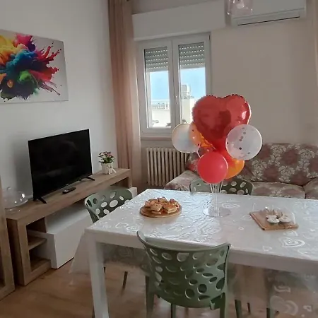 Attico Le Rose Lägenhet *